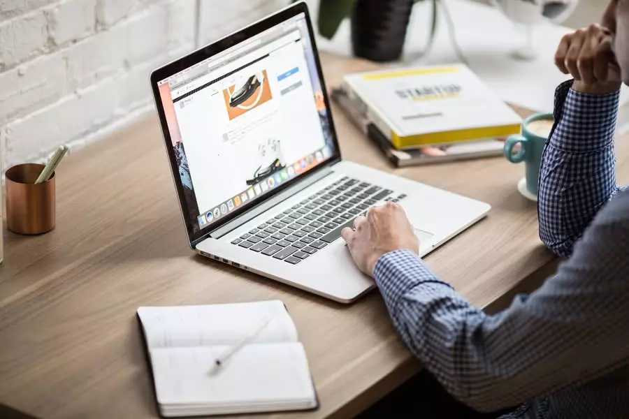 Persuasive Product Descriptions and Reviews